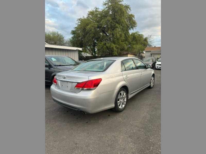 Toyota Avalon 2011 price $10,995