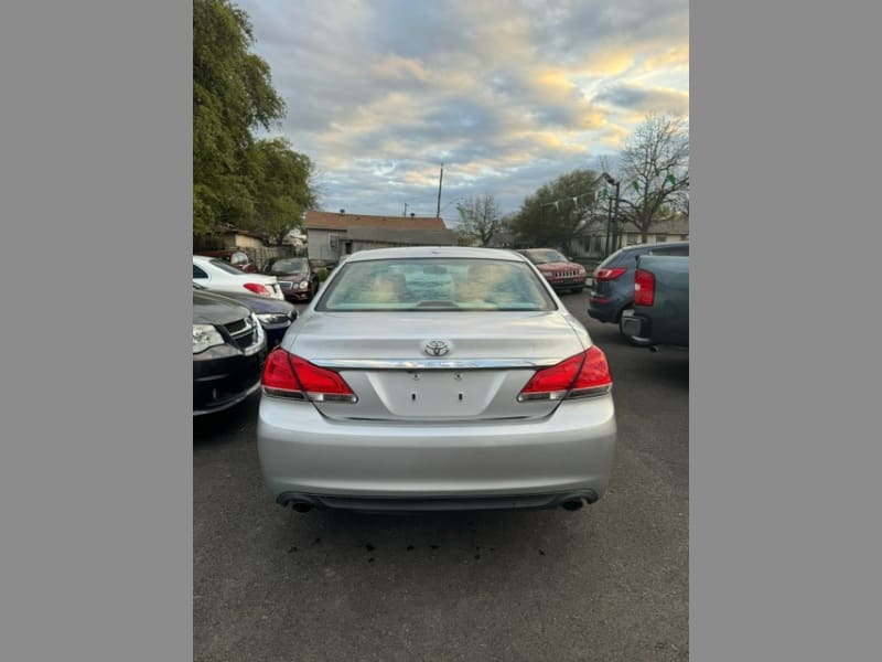 Toyota Avalon 2011 price $10,995