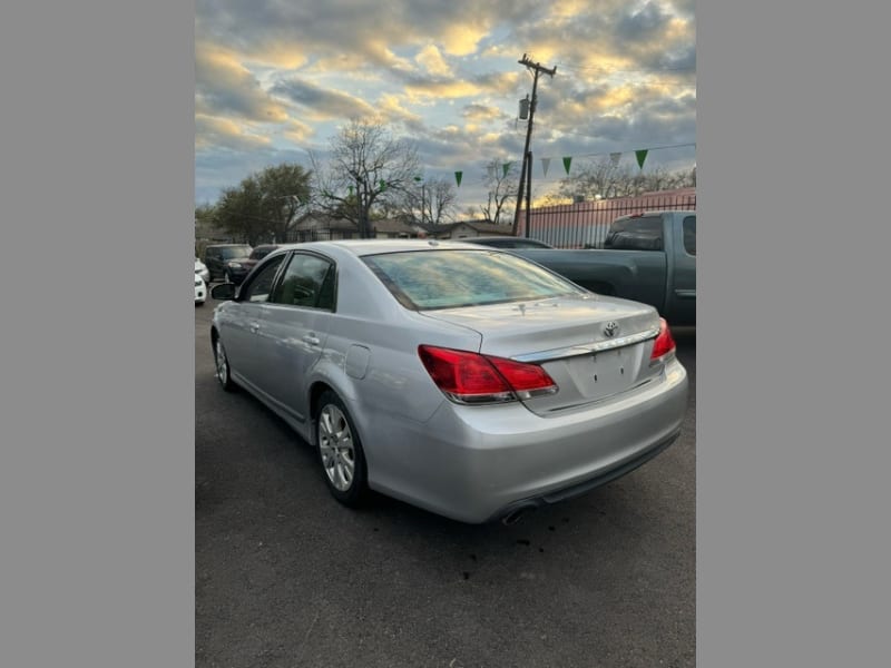 Toyota Avalon 2011 price $10,995