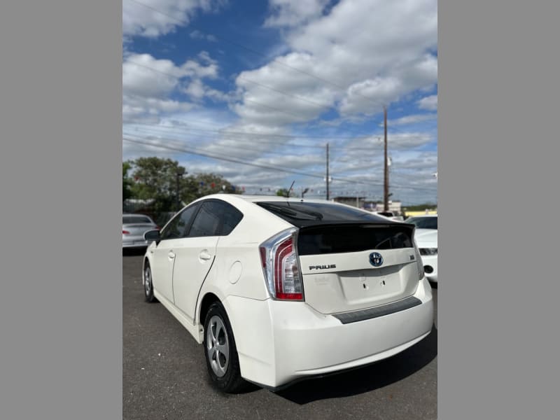 Toyota Prius 2012 price $9,999