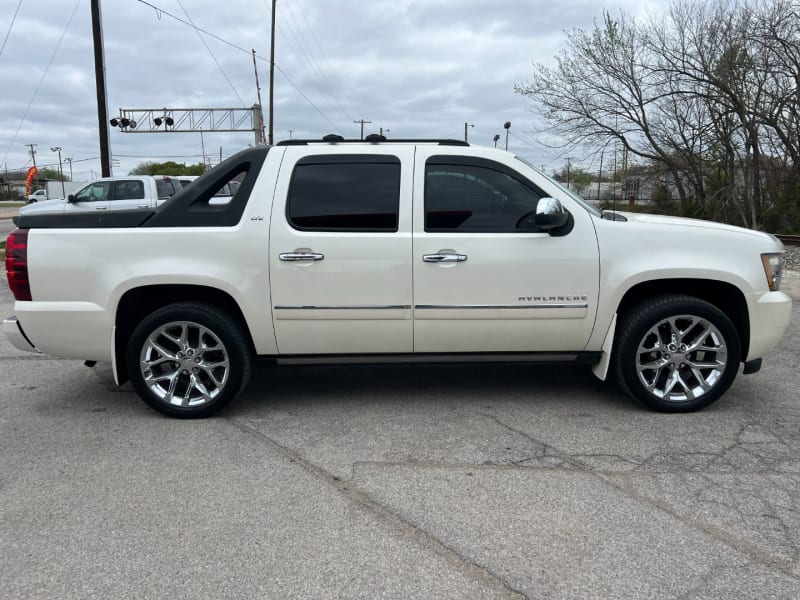 Chevrolet Avalanche 2011 price $13,995