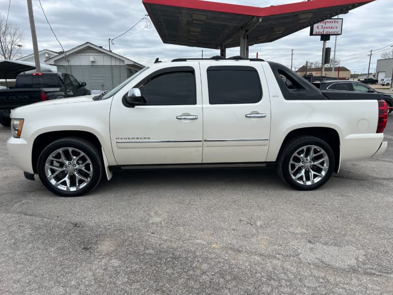 Chevrolet Avalanche 2011 price $13,995