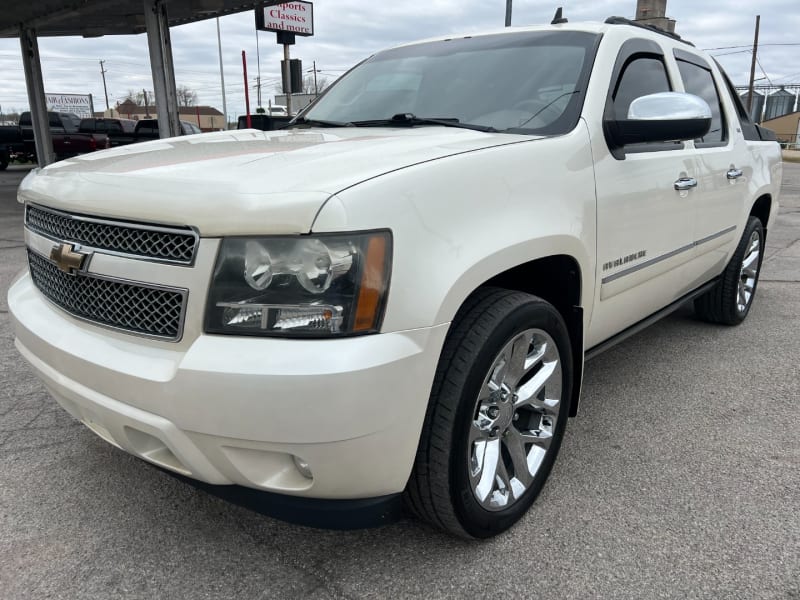 Chevrolet Avalanche 2011 price $13,995