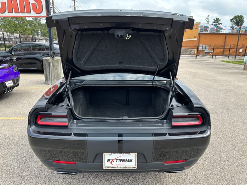 Dodge Challenger 2016 price $37,890