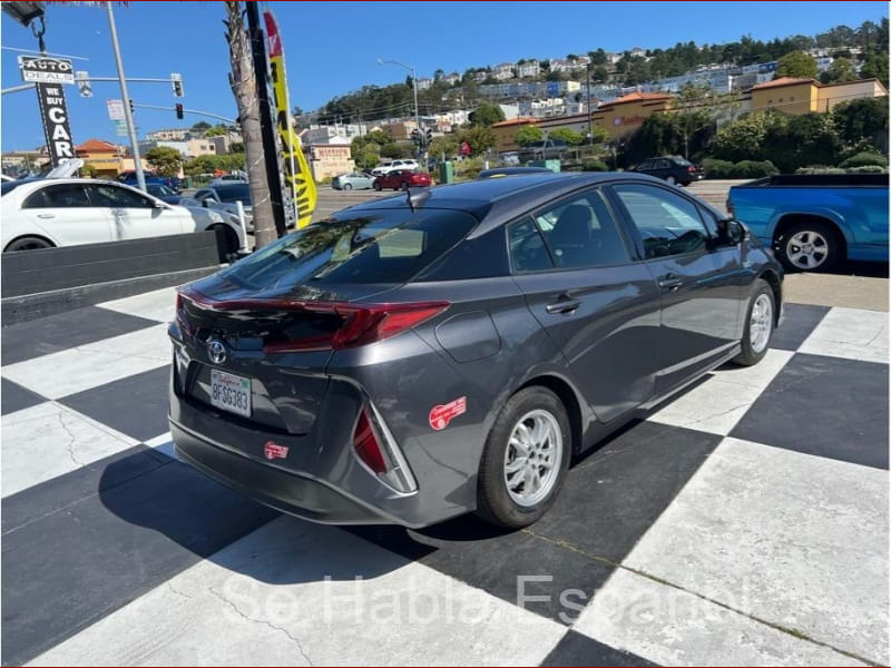 Toyota Prius 2018 price $30,999