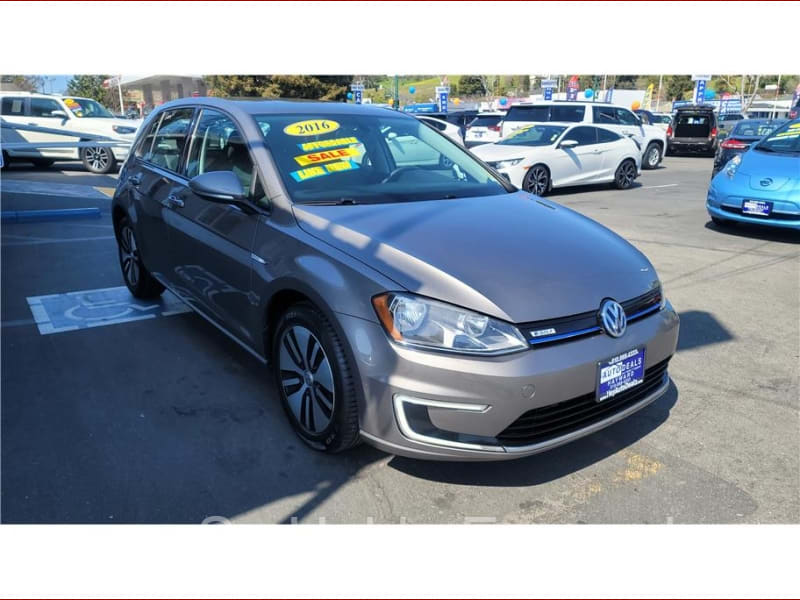 Volkswagen e-Golf 2016 price $15,999