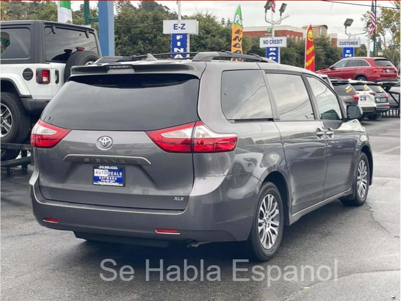 Toyota Sienna 2018 price $22,999