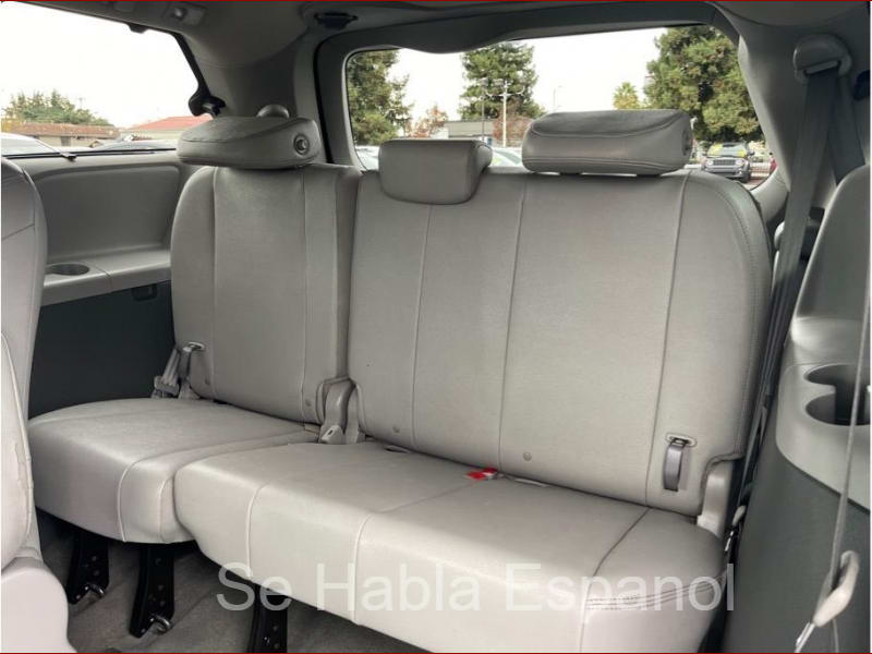 Toyota Sienna 2018 price $22,999