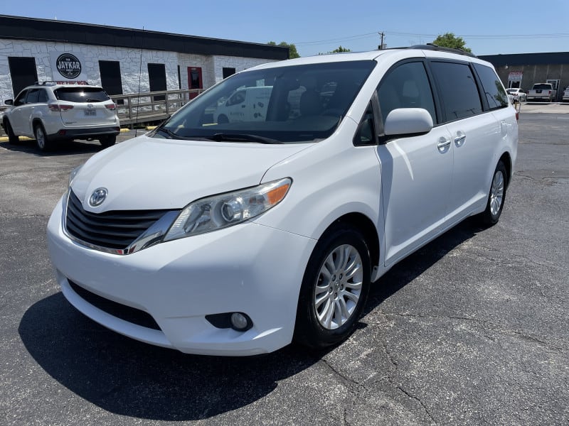 Toyota Sienna 2014 price $17,995