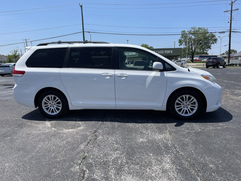 Toyota Sienna 2014 price $18,995