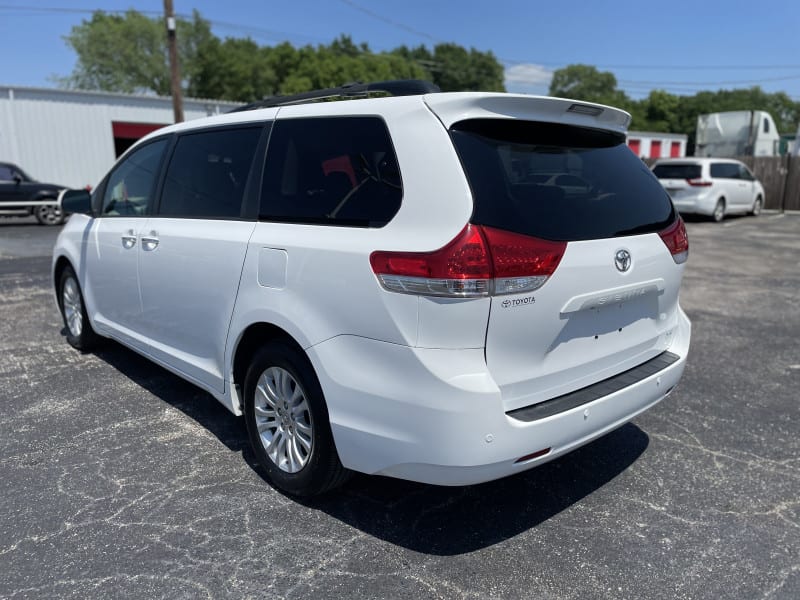 Toyota Sienna 2014 price $18,995