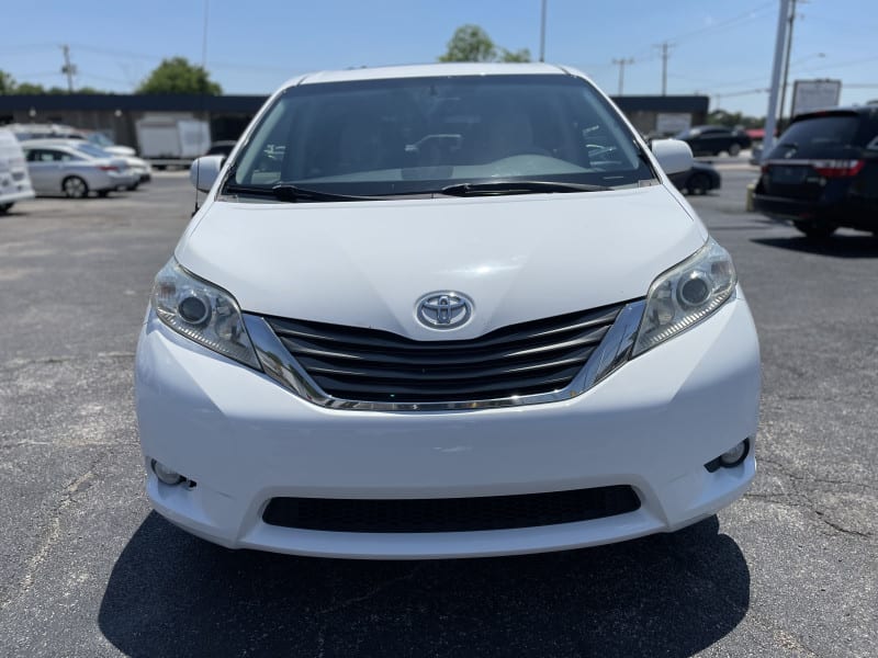 Toyota Sienna 2014 price $17,995