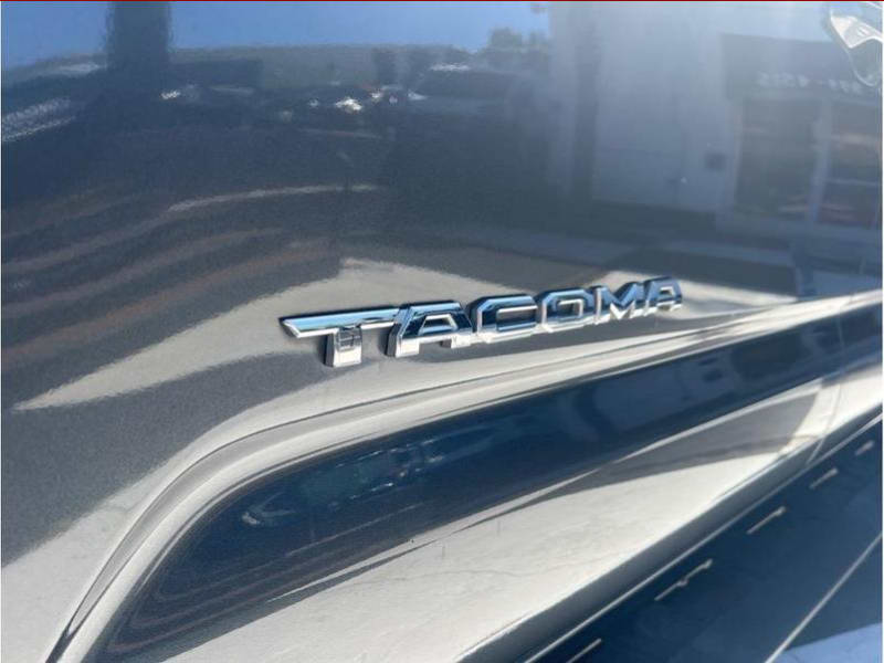 Toyota Tacoma 2018 price $27,999