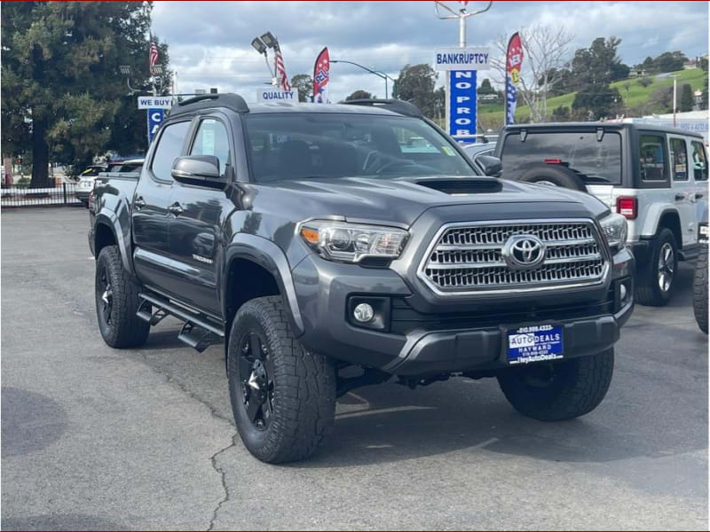 Toyota Tacoma 2016 price $32,999