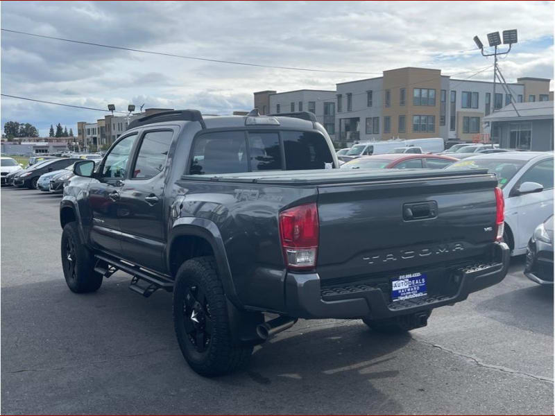 Toyota Tacoma 2016 price $32,999