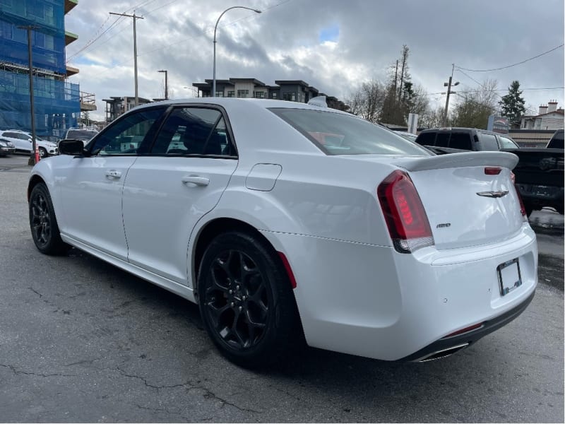 Chrysler 300 2022 price $38,888