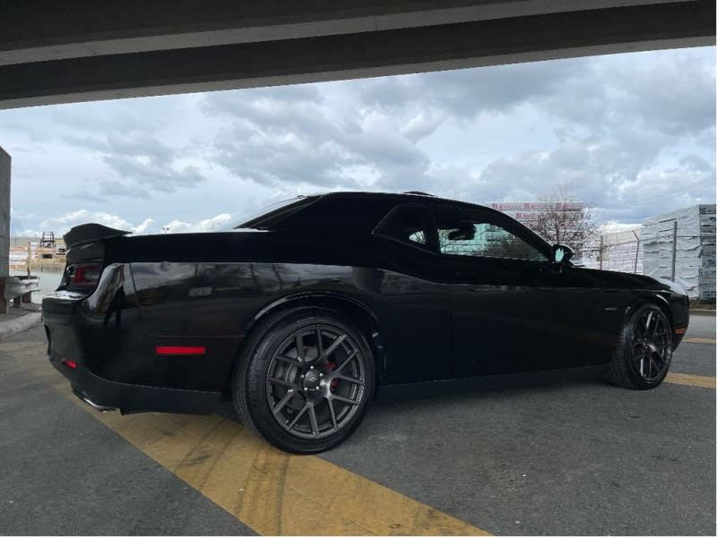 Dodge Challenger 2017 price $42,888