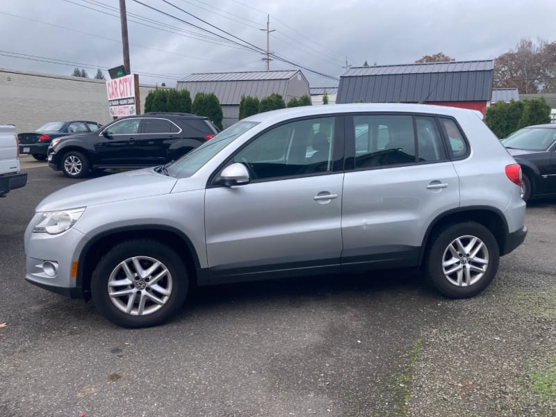 Volkswagen Tiguan 2011 price $6,295