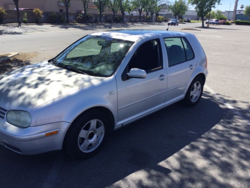 Volkswagen Golf 2000 price $3,200