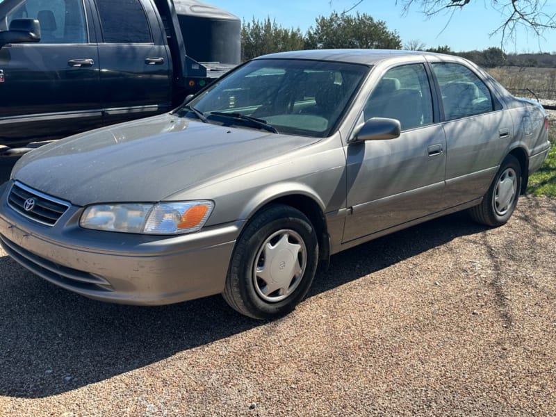 Toyota Camry 2000 price $3,900