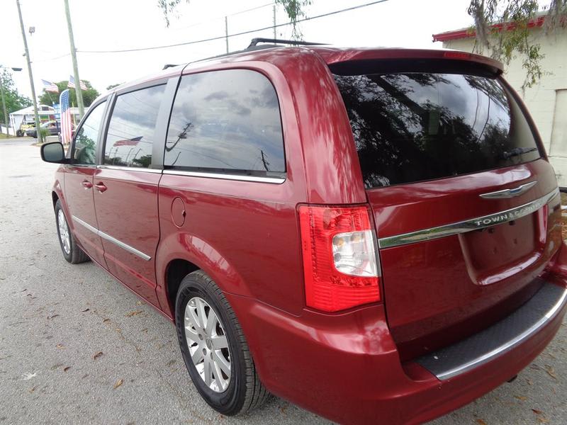 Chrysler Town & Country 2012 price $6,390