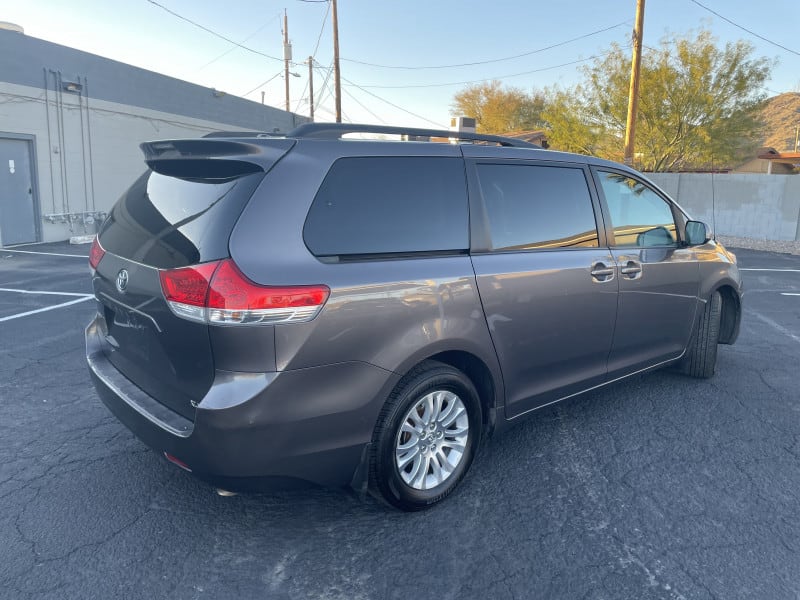 Toyota Sienna 2011 price $8,999