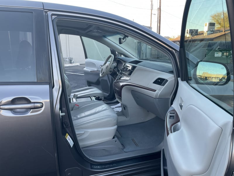 Toyota Sienna 2011 price $8,999