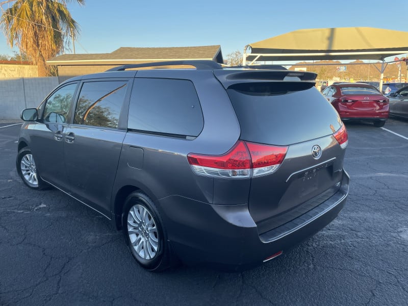 Toyota Sienna 2011 price $8,999