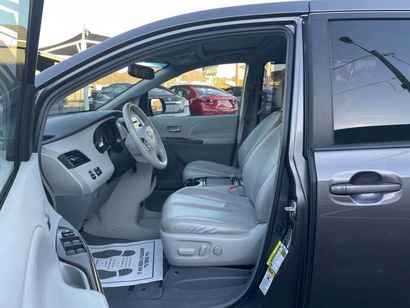 Toyota Sienna 2011 price $8,999