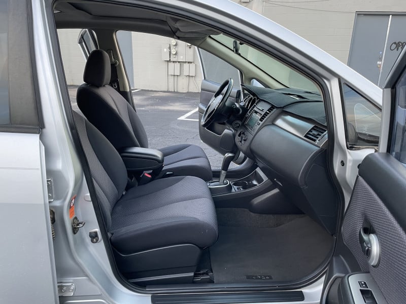 Nissan Versa 2007 price $3,999