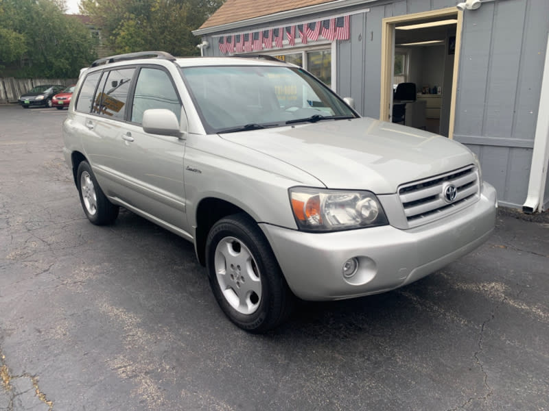 Toyota Highlander 2004 price $5,498