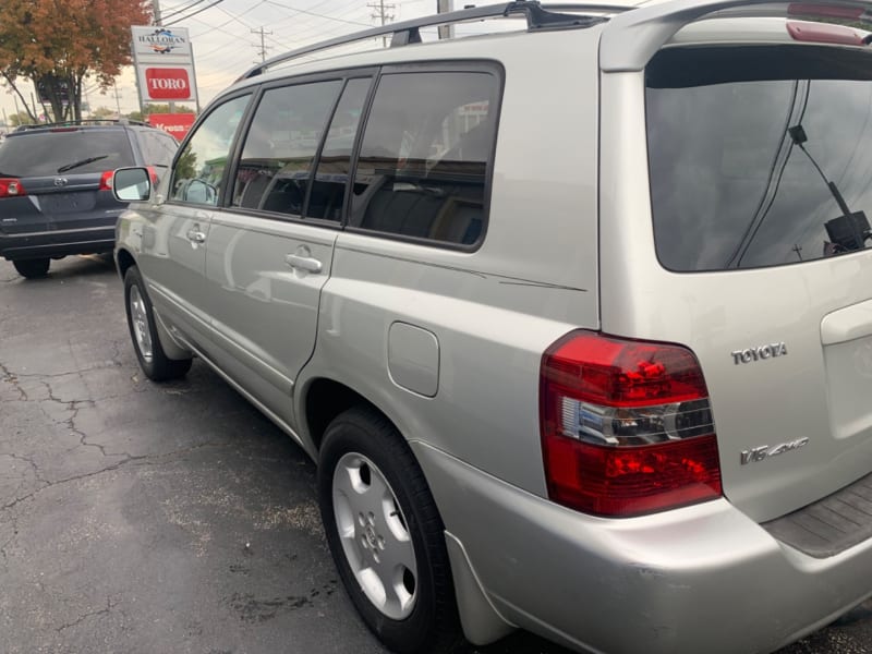 Toyota Highlander 2004 price $5,498