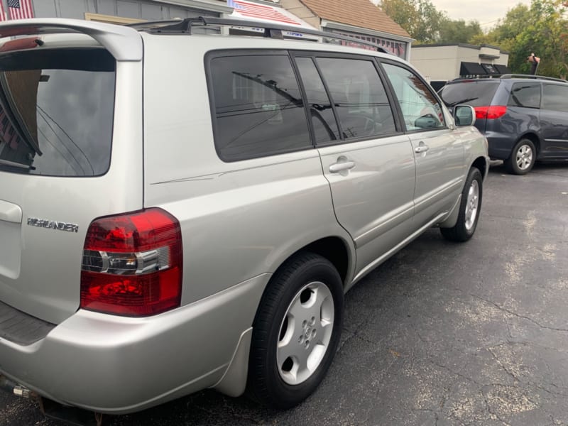 Toyota Highlander 2004 price $5,498