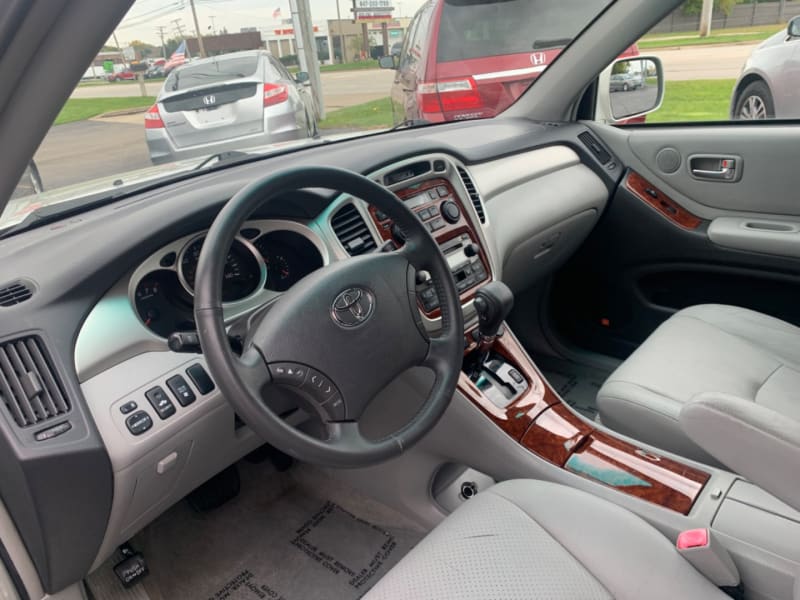 Toyota Highlander 2004 price $5,498