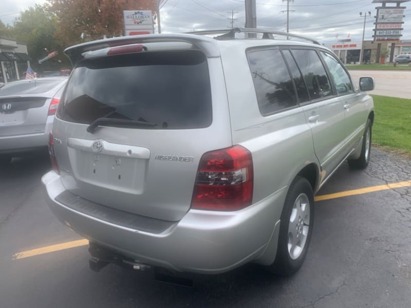 Toyota Highlander 2004 price $5,498