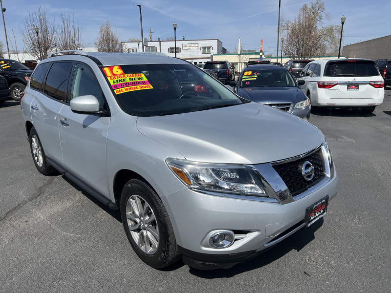 Nissan Pathfinder 2016 price $17,995