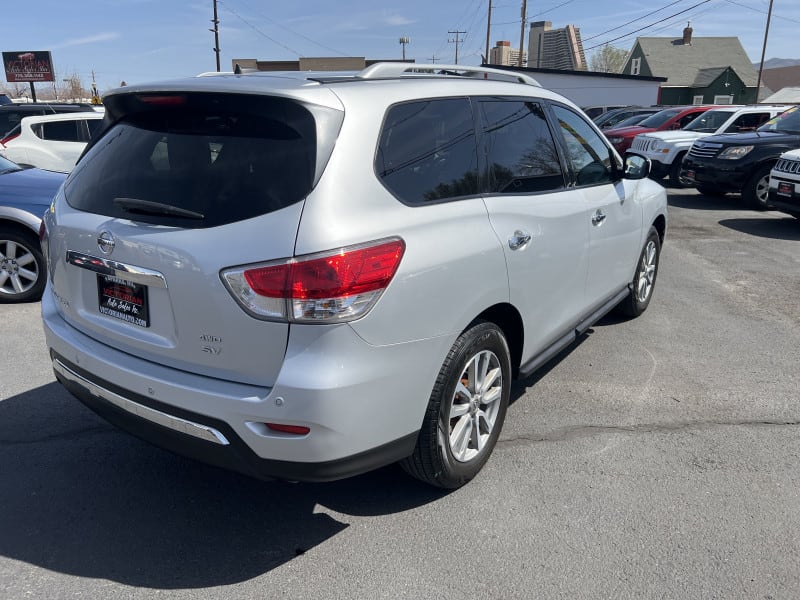 Nissan Pathfinder 2016 price $17,995