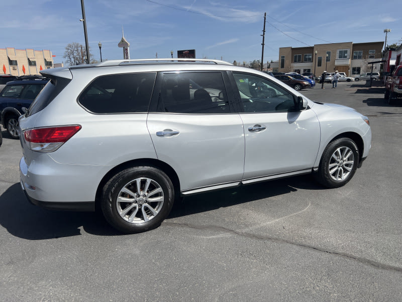 Nissan Pathfinder 2016 price $17,995