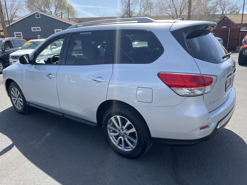 Nissan Pathfinder 2016 price $17,995