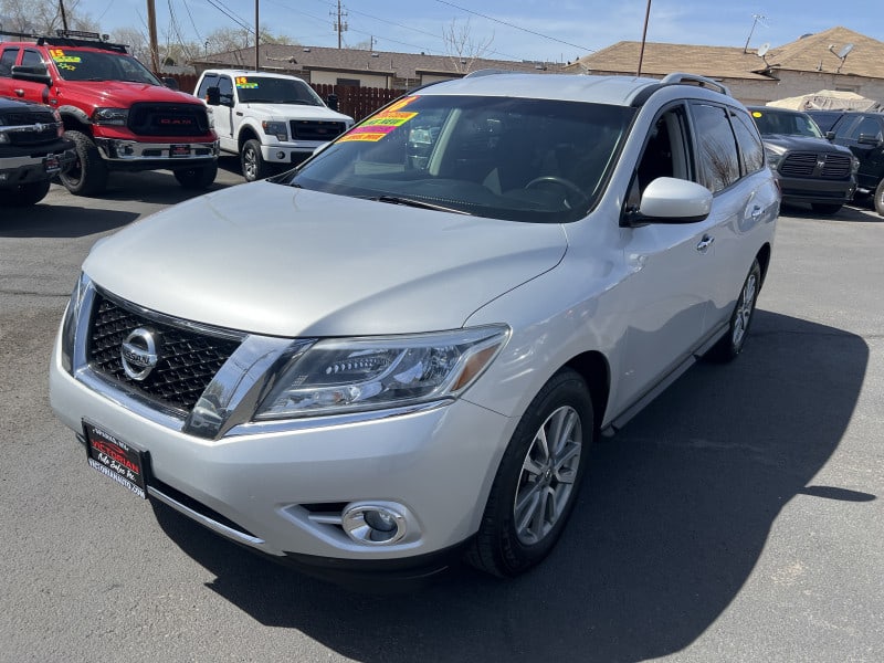 Nissan Pathfinder 2016 price $17,995