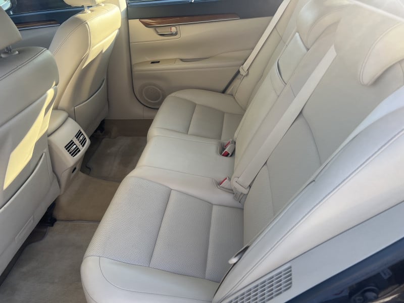 Lexus ES 300h 2013 price $20,995