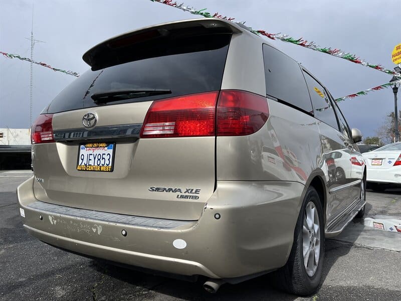 Toyota Sienna 2004 price $8,995