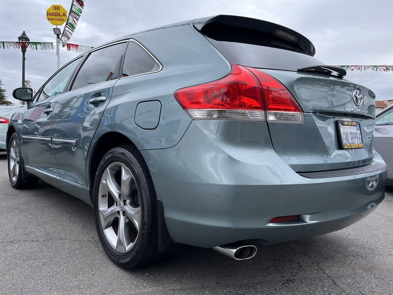 Toyota Venza 2010 price $10,495