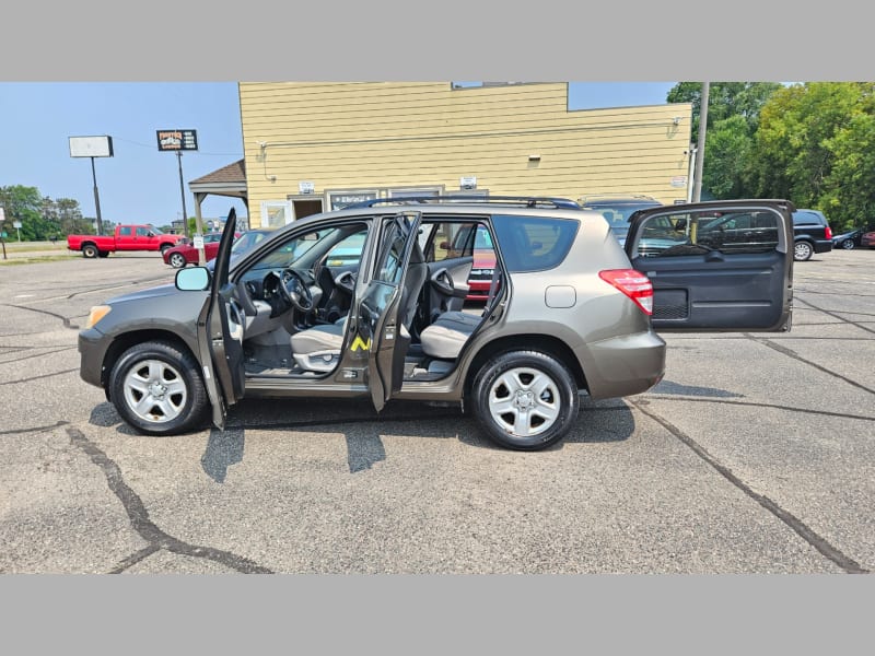 Toyota RAV4 2009 price $7,400