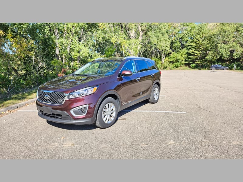 Kia Sorento 2016 price $10,995