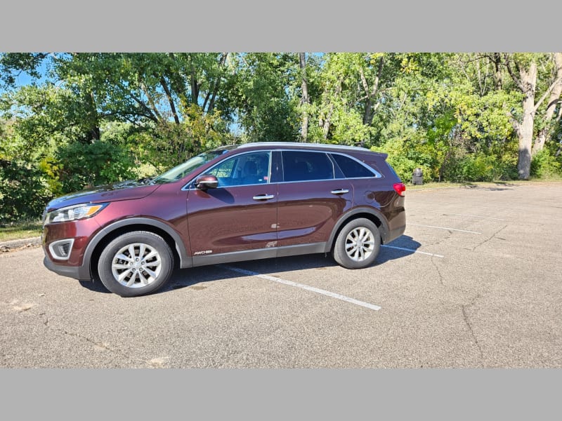 Kia Sorento 2016 price $10,995