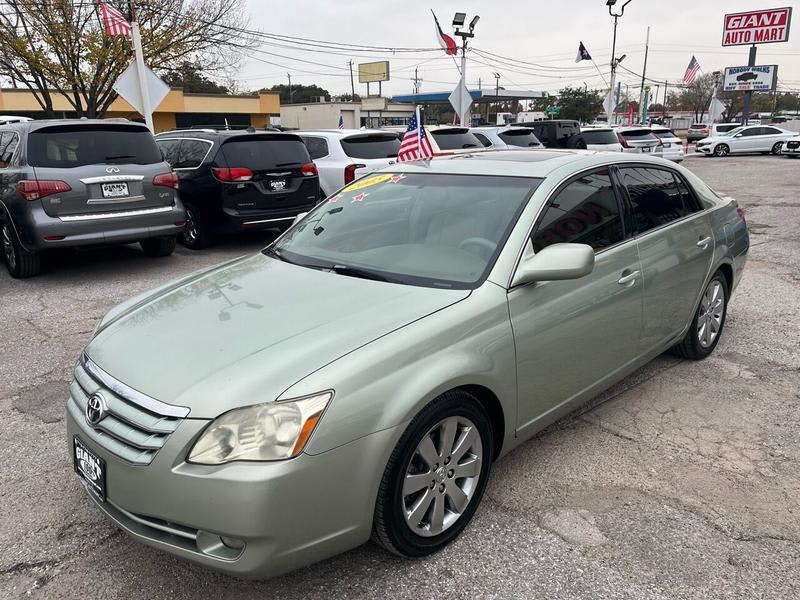 Toyota Avalon 2005 price $7,995