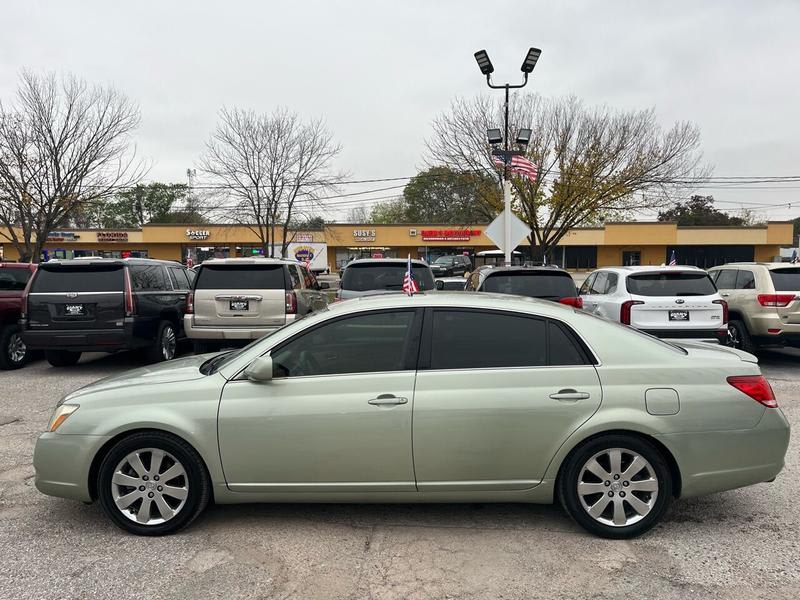 Toyota Avalon 2005 price $7,995