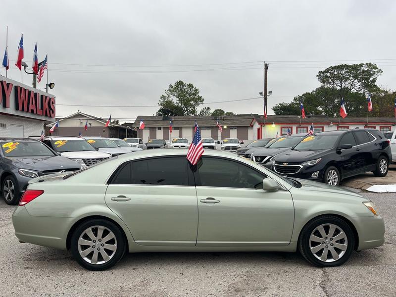 Toyota Avalon 2005 price $7,995