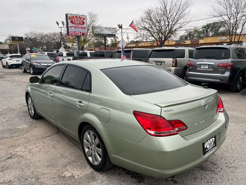 Toyota Avalon 2005 price $7,995